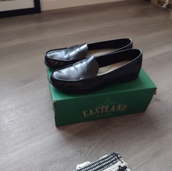 Eastland leather Classic II penny loafer women, 11 narrow - Picture 6 of 14